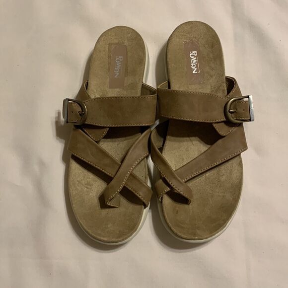 Puwan Size 11 women's tan sandals memory foam sole & buckle detail - Picture 2 of 9